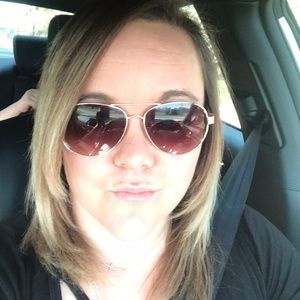 Meet your Posher, Elisha